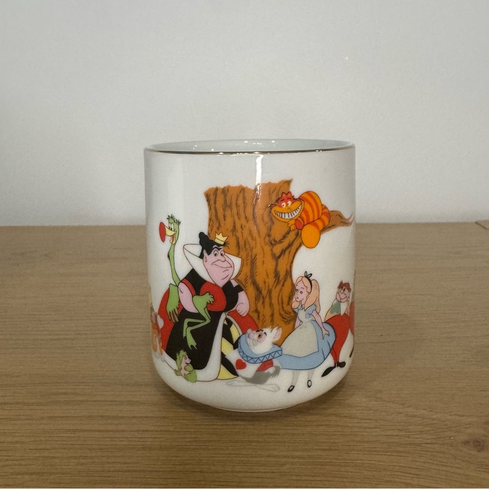 Vintage Disneyland WDW JAPAN Alice in Wonderland Ceramic White Collectors Mug